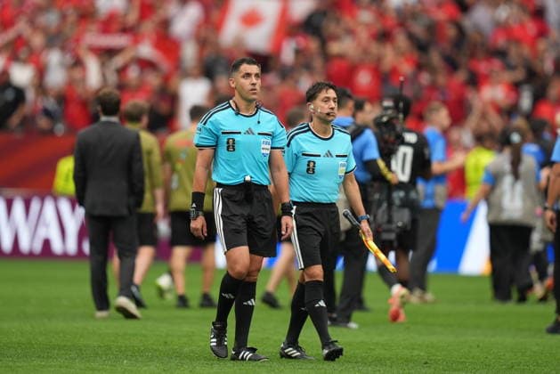 Canada v Qatar - FIFA World Cup, WM, Weltmeisterschaft, Fussball 2026 - Group B VANCOUVER, CANADA - JUNE 18: Referee Cristian Marcelo Garay Reyes during the 2026 FIFA World Cup First Stage Group B match between Canada and Qatar at BC Place Stadium in Vancouver, Canada on June 18, 2026. Ercin Erturk Anadolu British Columbia Canada. Editorial use only. Please get in touch for any other usage.  Copyright: x2026xAnadoluxErcinxErturkx