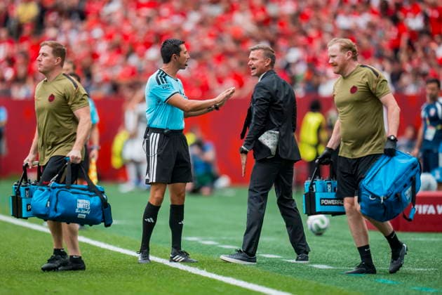 FIFA World Cup, WM, Weltmeisterschaft, Fussball 2026 - Group B - Canada vs Qatar Canada head coach Jesse Marsch (C) reacts on the sidelines after midfielder Ismael Kone (not pirctured) was injured during the FIFA World Cup 2026 group stage match between Canada and Qatar in Vancouver, Canada, 18 June 2026. VANCOUVER Canada  Copyright: xBOBxFRIDx