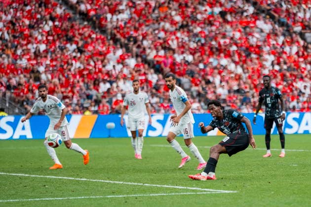 FIFA World Cup, WM, Weltmeisterschaft, Fussball 2026 - Group B - Canada vs Qatar Canada forward Jonathan David (2-R) scores his third goal of the match during the FIFA World Cup 2026 group stage match between Canada and Qatar in Vancouver, Canada, 18 June 2026. VANCOUVER Canada  Copyright: xBOBxFRIDx