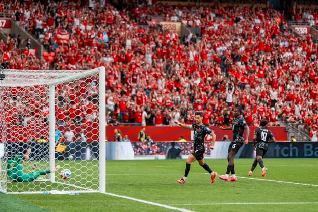 FIFA World Cup, WM, Weltmeisterschaft, Fussball 2026 - Group B - Canada vs Qatar Canada midfielder Stephen Eustaquio (C) and defender Moise Bombito (R) celebrate with midfielder Nathan-Dylan Saliba after Saliba scored during the FIFA World Cup 2026 group stage match between Canada and Qatar in Vancouver, Canada, 18 June 2026. VANCOUVER Canada  Copyright: xBOBxFRIDx