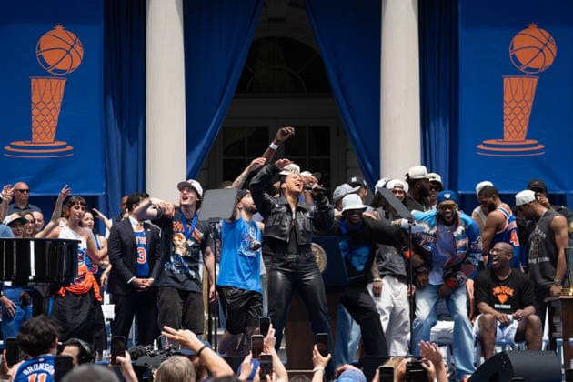 2026 New York Knicks Championship Ceremony At City Hall in NYC, USA - 18 Jun 2026 Alicia Keys performs during the 2026 NBA, Basketball Herren, USA Championship ceremony for the new York Knicks in New York City on Thursday, June 18, 2026. New York United States Copyright: xDerekxFrenchx xSOPAxImagesx NY_KnicksWinNBACeremony18JUN26_50