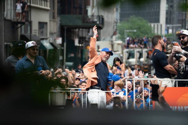 2026 New York Knicks Championship Ceremony At City Hall in NYC, USA - 18 Jun 2026 James Dolan waves during the 2026 NBA, Basketball Herren, USA Championship parade for the New York Knicks in New York City on Thursday, June 18, 2026. New York United States Copyright: xDerekxFrenchx xSOPAxImagesx NY_KnicksWinNBACeremony18JUN26_18