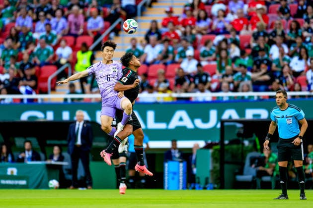 FIFA World Cup, WM, Weltmeisterschaft, Fussball 2026 MEXICO VS SOUTH KOREA FIFA WORLD CUP 2026 MEXICO VS SOUTH KOREA MEXICO VS SOUTH KOREA 18062026 GUADALAJARA, JALISCO. Action photo of HWANG Inbeom of South Korea (6) and Luis Romo (7) of Mexico, during Round 1 Group A game of the FIFA World Cup 2026, held at the Estadio Guadalajara at Guadalajara, Jalisco. . Foto de accion de HWANG Inbeom de Corea del Sur (6) y Luis Romo (7) de Mexico,, durante juego de Ronda 1 del Grupo A de la Copa del Mundo 2026 de la FIFA, celebrado en el Estadio Guadalajara en Guadalajara, Jalisco. PHOTO BY IMAGENSHOP AGENCIA FOTOGRAFICA GUADALAJARA JALISCO MEXICO