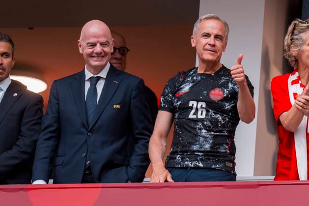 FIFA World Cup, WM, Weltmeisterschaft, Fussball 2026 - Group B - Canada vs Qatar FIFA president Gianni Infantino (L) and Prime Minister of Canada Mark Carney (R) are all smiles prior to the start of the FIFA World Cup 2026 group stage match Canada against Qatar, in Vancouver, Canada, 18 June 2026. VANCOUVER Canada  Copyright: xBOBxFRIDx