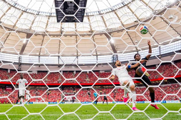 FIFA World Cup, WM, Weltmeisterschaft, Fussball 2026 - Group B - Canada vs Qatar Canada forward Jonathan David (R) outbattles Qatar defender Boualem Khoukhi (C) to score his second goal during the first half of the FIFA World Cup 2026 group stage match between Canada and Qatar in Vancouver, Canada, 18 June 2026. VANCOUVER Canada  Copyright: xBOBxFRIDx