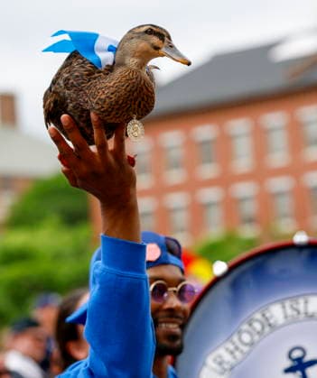 The Scotland fans Tartan Army march to support their team during the 2026 FIFA World Cup, WM, Weltmeisterschaft, Fussball Justin Taymes holds Dawn the Duck during the Tartan Army Downtown March in Providence, Rhode Island, USA, 18 June 2026. Scotland takes on Morocco in a Group C match 19 June at Boston Stadium. PROVIDENCE RHODE ISLAND USA  Copyright: xGREGxM.xCOOPERx