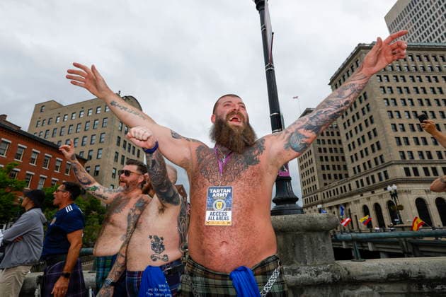 The Scotland fans Tartan Army march to support their team during the 2026 FIFA World Cup, WM, Weltmeisterschaft, Fussball Scotland fans cheer during the Tartan Army Downtown March in Providence, Rhode Island, USA, 18 June 2026. Scotland takes on Morocco in a Group C match 19 June at Boston Stadium. PROVIDENCE RHODE ISLAND USA  Copyright: xGREGxM.xCOOPERx