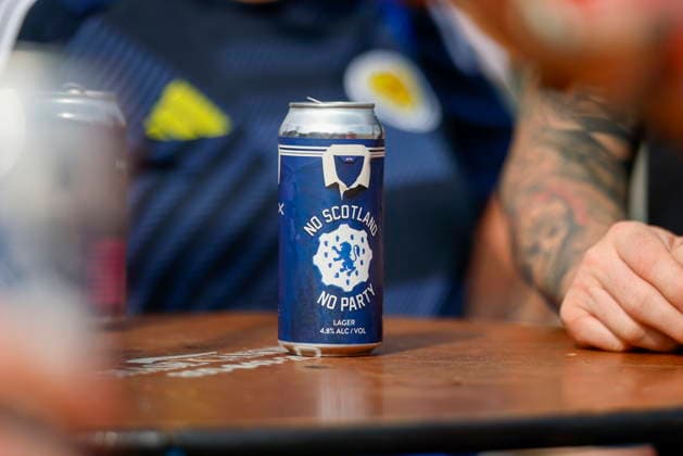 The Scotland fans Tartan Army march to support their team during the 2026 FIFA World Cup, WM, Weltmeisterschaft, Fussball A beer brewed just for the Tartan Army Downtown March rests on a table in Providence, Rhode Island, USA, 18 June 2026. Scotland takes on Morocco in a Group C match 19 June at Boston Stadium. PROVIDENCE RHODE ISLAND USA  Copyright: xGREGxM.xCOOPERx
