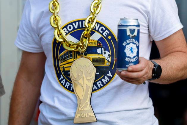 The Scotland fans Tartan Army march to support their team during the 2026 FIFA World Cup, WM, Weltmeisterschaft, Fussball A member of the Providence Tartan Army wears a FIFA trophy after the Tartan Army Downtown March in Providence, Rhode Island, USA, 18 June 2026. Scotland takes on Morocco in a Group C match 19 June at Boston Stadium. PROVIDENCE RHODE ISLAND USA  Copyright: xGREGxM.xCOOPERx