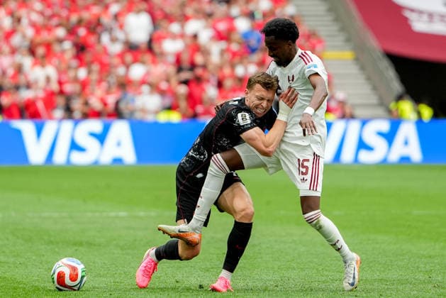 Canada v Qatar - FIFA World Cup, WM, Weltmeisterschaft, Fussball 2026 - Group B VANCOUVER, CANADA - JUNE 18: Qatar s Yusuf Abdurisag (R) challenges for the ball with a Canada player during the 2026 FIFA World Cup Group B match between Canada and Qatar at BC Place Stadium in Vancouver, Canada, on June 18, 2026. Ercin Erturk Anadolu Vancouver Canada. Editorial use only. Please get in touch for any other usage.  Copyright: x2026xAnadoluxErcinxErturkx