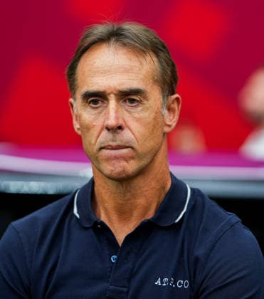 Canada v Qatar - FIFA World Cup, WM, Weltmeisterschaft, Fussball 2026 - Group B VANCOUVER, CANADA - JUNE 18: Qatar head coach Julen Lopetegui looks on before the 2026 FIFA World Cup Group B match between Canada and Qatar at BC Place Stadium in Vancouver, Canada, on June 18, 2026. Ercin Erturk Anadolu Vancouver Canada. Editorial use only. Please get in touch for any other usage.  Copyright: x2026xAnadoluxErcinxErturkx