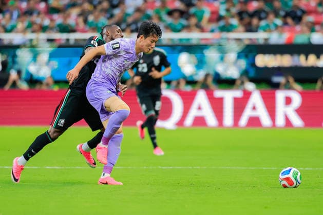 FIFA World Cup, WM, Weltmeisterschaft, Fussball 2026 MEXICO VS SOUTH KOREA FIFA WORLD CUP 2026 MEXICO VS SOUTH KOREA MEXICO VS SOUTH KOREA 18062026 GUADALAJARA, JALISCO. Action photo of Julian Quinones (16) of Mexico and LEE Hanbeom (2) of South Korea, during Round 1 Group A game of the FIFA World Cup 2026, held at the Estadio Guadalajara at Guadalajara, Jalisco. . Foto de accion de Julian Quinones (16) de Mexico y LEE Hanbeom (2) de Corea del Sur, durante juego de Ronda 1 del Grupo A de la Copa del Mundo 2026 de la FIFA, celebrado en el Estadio Guadalajara en Guadalajara, Jalisco. PHOTO BY IMAGENSHOP AGENCIA FOTOGRAFICA GUADALAJARA JALISCO MEXICO