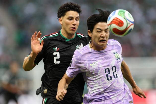 FIFA World Cup, WM, Weltmeisterschaft, Fussball 2026 - Group A - Mexico vs South Korea Jorge Sanchez (L) of Mexico vies for the ball with Seol Young-woo of South Korea during a Group A match in the FIFA World Cup 2026 Mexico against South Korea at Akron Stadium in Guadalajara, Mexico, 18 June 2026. GUADALAJARA Mexico  Copyright: xAlexxCruzx