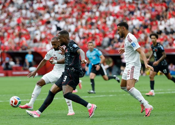 June 18, 2026, Vancouver, British Columbia, Canada: Ahmed Fathy 20 of Qatar is challenged by Cyle Larin 9 of Canada during the FIFA World Cup, WM, Weltmeisterschaft, Fussball 2026 Group B match between Canada and Qatar at BC Place Vancouver. Vancouver Canada - ZUMAc132 20260618_fap_c132_009 Copyright: xAndrewxChinx