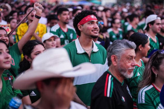 Fans watch Mexico-South Korea match on giant screens in Houston HOUSTON, UNITED STATES - JUNE 18: Soccer fans watch the 2026 FIFA World Cup, WM, Weltmeisterschaft, Fussball Group A match between Mexico and South Korea on a giant screen at the FIFA Fan Festival in Houston, Texas, United States, on June 18, 2026. Hakan Akgun Anadolu Texas United States. Editorial use only. Please get in touch for any other usage.  Copyright: x2026xAnadoluxHakanxAkgunx