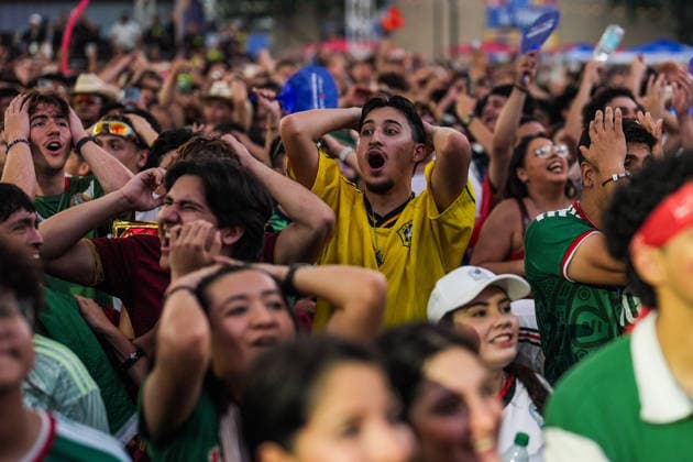 Fans watch Mexico-South Korea match on giant screens in Houston HOUSTON, UNITED STATES - JUNE 18: Soccer fans watch the 2026 FIFA World Cup, WM, Weltmeisterschaft, Fussball Group A match between Mexico and South Korea on a giant screen at the FIFA Fan Festival in Houston, Texas, United States, on June 18, 2026. Hakan Akgun Anadolu Texas United States. Editorial use only. Please get in touch for any other usage.  Copyright: x2026xAnadoluxHakanxAkgunx