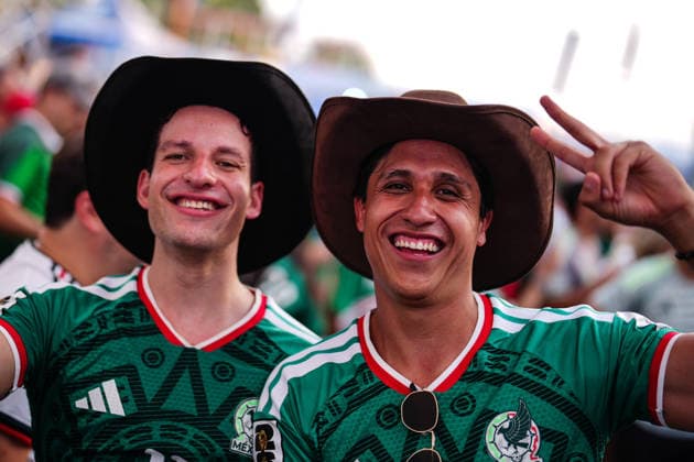 Fans watch Mexico-South Korea match on giant screens in Houston HOUSTON, UNITED STATES - JUNE 18: Soccer fans watch the 2026 FIFA World Cup, WM, Weltmeisterschaft, Fussball Group A match between Mexico and South Korea on a giant screen at the FIFA Fan Festival in Houston, Texas, United States, on June 18, 2026. Hakan Akgun Anadolu Texas United States. Editorial use only. Please get in touch for any other usage.  Copyright: x2026xAnadoluxHakanxAkgunx