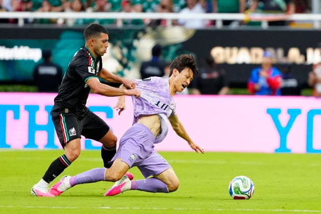 FIFA World Cup, WM, Weltmeisterschaft, Fussball 2026 - Group A - Mexico vs South Korea Erik Lira (L) of Mexico vies for the ball with Lee Jae-sung (R) of South Korea during a Group A match in the FIFA World Cup 2026 Mexico against South Korea at Akron Stadium in Guadalajara, Mexico, 18 June 2026. GUADALAJARA Mexico  Copyright: xFranciscoxGuascox