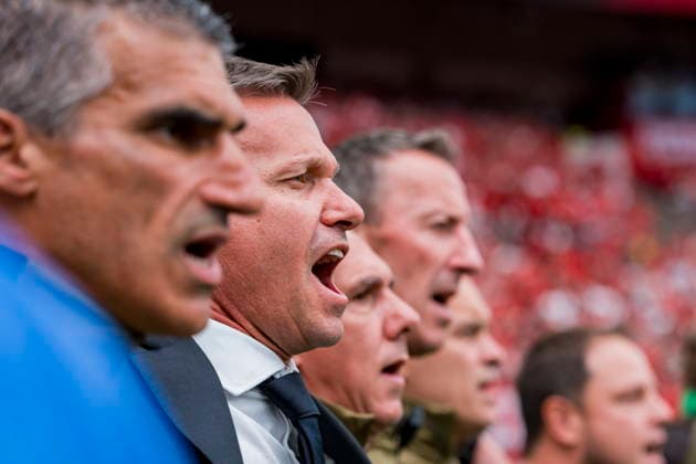 FIFA World Cup, WM, Weltmeisterschaft, Fussball 2026 - Group B - Canada vs Qatar Canada manager Jesse Marsch sings the Canadian national anthem prior to the first half of the FIFA World Cup 2026 group stage match between Canada and Qatar in Vancouver, Canada, 18 June 2026. VANCOUVER Canada  Copyright: xBOBxFRIDx