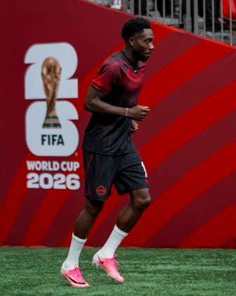 FIFA World Cup, WM, Weltmeisterschaft, Fussball 2026 - Group B - Canada vs Qatar Canada defender Alphonso Davies comes out for a warm up prior to the start of the first half of the FIFA World Cup 2026 group stage match between Canada and Qatar in Vancouver, Canada, 18 June 2026. VANCOUVER Canada  Copyright: xBOBxFRIDx
