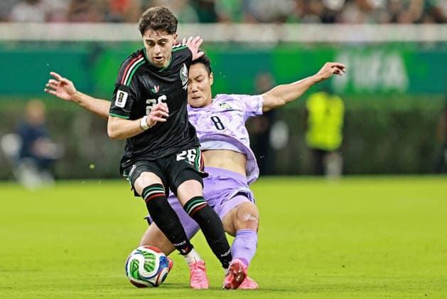 June 18, 2026, Guadalajara, Jalisco, Mexico: Brian Gutierrez of Mexico battles for possession ball with Paik Seung-ho of Korea Republic during the match between Mexico and Korea Republic for the 2st round of the group A of the FIFA World Cup, WM, Weltmeisterschaft, Fussball 2026, at Guadalajara Stadium, in Guadalajara, Mexico on June 18, 2026. Photo: DiaEsportivo Guadalajara Mexico - ZUMAh208 20260618_zsp_h208_033 Copyright: xHeulerxAndreyx