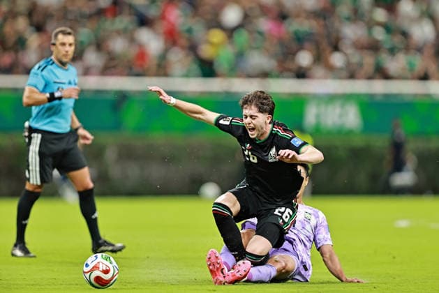 June 18, 2026, Guadalajara, Jalisco, Mexico: Brian Gutierrez of Mexico battles for possession ball with Paik Seung-ho of Korea Republic during the match between Mexico and Korea Republic for the 2st round of the group A of the FIFA World Cup, WM, Weltmeisterschaft, Fussball 2026, at Guadalajara Stadium, in Guadalajara, Mexico on June 18, 2026. Photo: DiaEsportivo Guadalajara Mexico - ZUMAh208 20260618_zsp_h208_047 Copyright: xHeulerxAndreyx