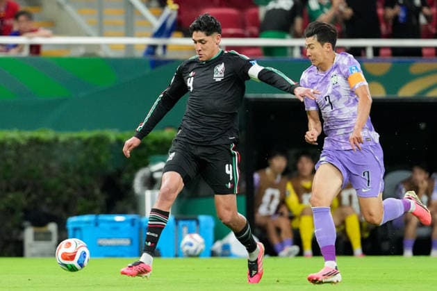 Edson Alvarez of Mexico (L) runs with the ball under pressure from Son Heung-Min of Korea Republic (R) during a FIFA Men’s World Cup 2026 Group Stage football match between Mexico and South Korea at Guadalajara Stadium, in Guadalajara on June 18th 2026 (Photo by Alexandra Fechete SPP)  Copyright: xAlexandraxFechete SPPx Sportspressphoto_SPR170230