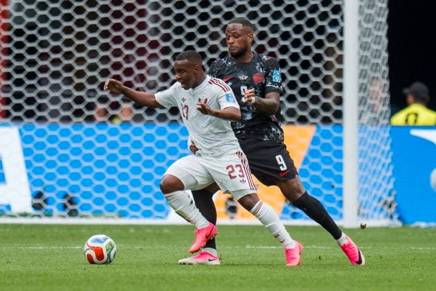 FIFA World Cup, WM, Weltmeisterschaft, Fussball 2026 - Group B - Canada vs Qatar Canada forward Cyle Larin (R) defends against Qatar midfielder Assim Madibo (L) in the first half of the FIFA World Cup 2026 group stage match between Canada and Qatar in Vancouver, Canada, 18 June 2026. VANCOUVER Canada  Copyright: xBOBxFRIDx