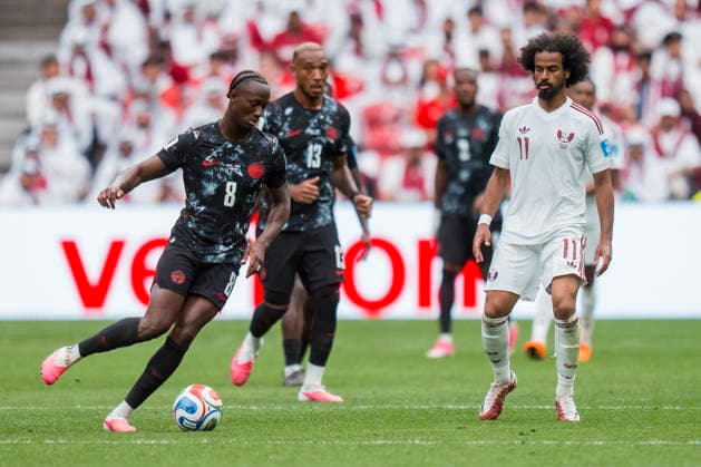 FIFA World Cup, WM, Weltmeisterschaft, Fussball 2026 - Group B - Canada vs Qatar Qatar forward Akram Afif (R) watches Canada midfielder Ismael Kone (L) handle the ball in the first half of the FIFA World Cup 2026 group stage match between Canada and Qatar in Vancouver, Canada, 18 June 2026. VANCOUVER Canada  Copyright: xBOBxFRIDx