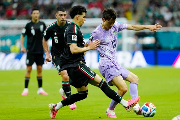 FIFA World Cup, WM, Weltmeisterschaft, Fussball 2026 - Group A - Mexico vs South Korea Jorge Sanchez (L) of Mexico vies for the ball with Lee Jae-sung of South Korea during a Group A match in the FIFA World Cup 2026 Mexico against South Korea at Akron Stadium in Guadalajara, Mexico, 18 June 2026. GUADALAJARA Mexico  Copyright: xFranciscoxGuascox