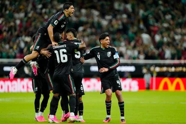 FIFA World Cup, WM, Weltmeisterschaft, Fussball 2026 - Group A - Mexico vs South Korea Mexican players celebrate a goal by Luis Romo during a Group A match in the FIFA World Cup 2026 Mexico against South Korea at Akron Stadium in Guadalajara, Mexico, 18 June 2026. GUADALAJARA Mexico  Copyright: xFranciscoxGuascox