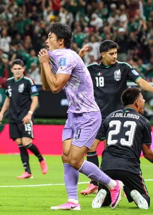 FIFA World Cup, WM, Weltmeisterschaft, Fussball 2026 - Group A - Mexico vs South Korea South Korea s Cho Gue-sung reacts after Mexico goalkeeper Raul Rangel saves his header during the second half of a World Cup Group A football match at Estadio Guadalajara in Zapopan, Mexico, 18 June 2026. Zapopan Mexico  Copyright: xYONHAPx