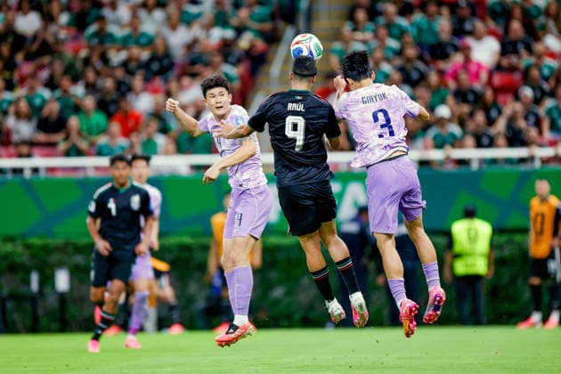 FIFA World Cup, WM, Weltmeisterschaft, Fussball 2026 MEXICO VS SOUTH KOREA FIFA WORLD CUP 2026 MEXICO VS SOUTH KOREA MEXICO VS SOUTH KOREA 18062026 GUADALAJARA, JALISCO. Action photo of Raul Jimenez (9) of Mexico and LEE Gihyuk (3) of South Korea, during Round 1 Group A game of the FIFA World Cup 2026, held at the Estadio Guadalajara at Guadalajara, Jalisco. . Foto de accion de Raul Jimenez (9) de Mexico y LEE Gihyuk (3) de Corea del Sur, durante juego de Ronda 1 del Grupo A de la Copa del Mundo 2026 de la FIFA, celebrado en el Estadio Guadalajara en Guadalajara, Jalisco. PHOTO BY IMAGENSHOP AGENCIA FOTOGRAFICA GUADALAJARA JALISCO MEXICO