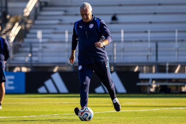 Paraguay s head coach, Gustavo Alfaro, took part in a training session at the Spartan Soccer Complex in San Jose, California, United States, 18 June 2026. Paraguay national team, Nationalteam Training in the United States !ACHTUNG: NUR REDAKTIONELLE NUTZUNG!  Copyright: xMIGUELxGUTIÉRREZx GR5182 20260619-55020641814_1