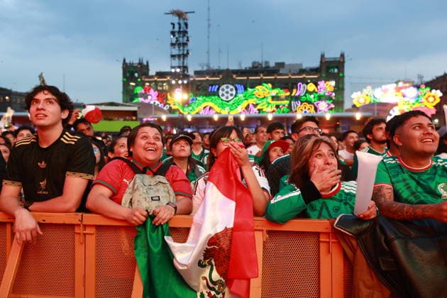 FIFA World Cup, WM, Weltmeisterschaft, Fussball 2026 - Group A - Mexico vs South Korea Fans in Mexico react during the broadcast of the FIFA World Cup 2026 match between Mexico and South Korea at the Fan Fest in the Zócalo in Mexico City, Mexico, 18 June 2026. MEXICO CITY Mexico  Copyright: xTomásxPérezx