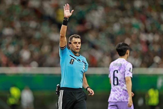 June 18, 2026, Guadalajara, Jalisco, Mexico: Uruguayan FIFA referee gestures during the match between Mexico and Korea Republic for the 2st round of the group A of the FIFA World Cup, WM, Weltmeisterschaft, Fussball 2026, at Guadalajara Stadium, in Guadalajara, Mexico on June 18, 2026. Photo: DiaEsportivo Guadalajara Mexico - ZUMAh208 20260618_zsp_h208_066 Copyright: xHeulerxAndreyx