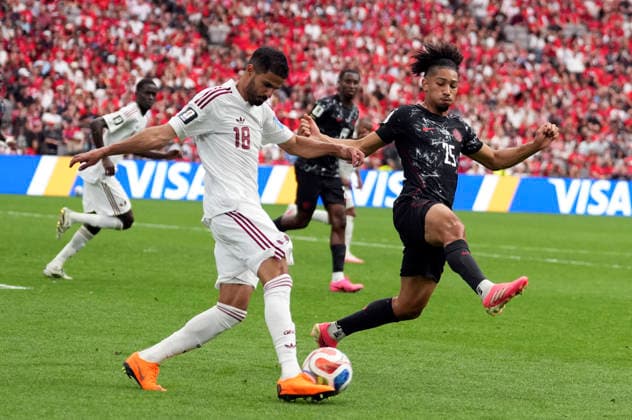 (260619) --VANCOUVER, June 19, 2026 -- Sultan Albrake (L front) of Qatar competes with Nathan Saliba (R) of Canada during a group B match between Canada and Qatar at the 2026 FIFA World Cup, WM, Weltmeisterschaft, Fussball at BC Place Vancouver in Vancouver, Canada, June 18, 2026. ) (SP)CANADA-VANCOUVER-FOOTBALL-FIFA WORLD CUP-GROUP B-CAN VS QAT MengxYongmin 