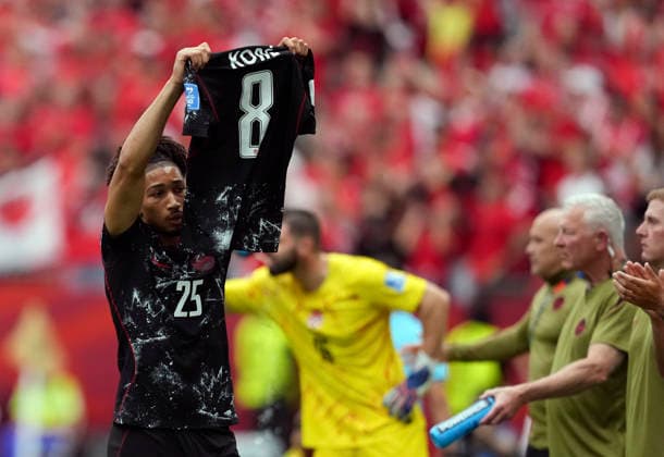 (260619) -- VANCOUVER, June 19, 2026 -- Nathan Saliba of Canada holds up the shirt of injured player Ismael Kone as he celebrates his goal during the group B match between Canada and Qatar at the 2026 FIFA World Cup, WM, Weltmeisterschaft, Fussball at BC Place Vancouver in Vancouver, Canada, June 18, 2026. ) (SP)CANADA-VANCOUVER-FOOTBALL-FIFA WORLD CUP-GROUP B-CAN VS QAT MengxYongmin 