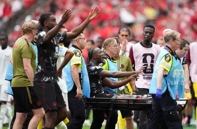 (260619) -- VANCOUVER, June 19, 2026 -- Ismael Kone of Canada is seen stretchered off the field after an injury during the group B match between Canada and Qatar at the 2026 FIFA World Cup, WM, Weltmeisterschaft, Fussball at BC Place Vancouver in Vancouver, Canada, June 18, 2026. ) (SP)CANADA-VANCOUVER-FOOTBALL-FIFA WORLD CUP-GROUP B-CAN VS QAT MengxYongmin 
