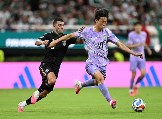 (260619) -- GUADALAJARA, June 19, 2026 -- Lee Jae-sung (R) of South Korea competes during a group A match between Mexico and South Korea at the 2026 FIFA World Cup, WM, Weltmeisterschaft, Fussball at Guadalajara Stadium in Guadalajara, Mexico, June 18, 2026. ) (SP)MEXICO-GUADALAJARA-FOOTBALL-FIFA WORLD CUP-GROUP A-MEX VS KOR LixMuzi 