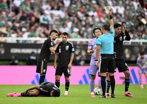(260619) -- GUADALAJARA, June 19, 2026 -- The referee shows a yellow card to Lee Kang-in (C) of South Korea during a group A match between Mexico and South Korea at the 2026 FIFA World Cup, WM, Weltmeisterschaft, Fussball at Guadalajara Stadium in Guadalajara, Mexico, June 18, 2026. ) (SP)MEXICO-GUADALAJARA-FOOTBALL-FIFA WORLD CUP-GROUP A-MEX VS KOR LixMuzi 