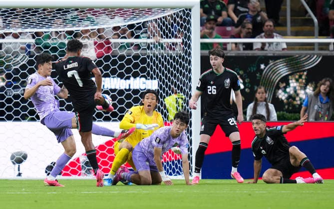 (260619) -- GUADALAJARA, June 19, 2026 -- Luis Romo (2nd L) of Mexico shoots and scores during a group A match between Mexico and South Korea at the 2026 FIFA World Cup, WM, Weltmeisterschaft, Fussball at Guadalajara Stadium in Guadalajara, Mexico, June 18, 2026. (Photo by Xinhua) (SP)MEXICO-GUADALAJARA-FOOTBALL-FIFA WORLD CUP-GROUP A-MEX VS KOR MartinxZabala 