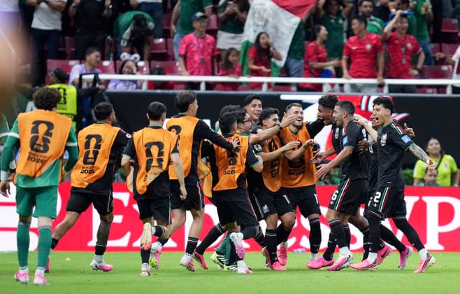 (260619) -- GUADALAJARA, June 19, 2026 -- Players of Mexico celebrate their first goal by Luis Romo (3rd R) during a group A match between Mexico and South Korea at the 2026 FIFA World Cup, WM, Weltmeisterschaft, Fussball at Guadalajara Stadium in Guadalajara, Mexico, June 18, 2026. (Photo by Xinhua) (SP)MEXICO-GUADALAJARA-FOOTBALL-FIFA WORLD CUP-GROUP A-MEX VS KOR MartinxZabala 