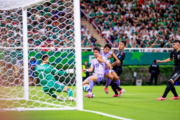 FIFA World Cup, WM, Weltmeisterschaft, Fussball 2026 MEXICO VS SOUTH KOREA FIFA WORLD CUP 2026 MEXICO VS SOUTH KOREA MEXICO VS SOUTH KOREA 18062026 GUADALAJARA, JALISCO. Action photo of Raul Rangel of Mexico (L) against YANG Hyunjun (20) and CHO Guesung (9) of South Korea, during Round 1 Group A game of the FIFA World Cup 2026, held at the Estadio Guadalajara at Guadalajara, Jalisco. Foto de accion de Raul Rangel de Mexico (I) en contra de YANG Hyunjun (20) y CHO Guesung (9) de Corea del Sur, durante juego de Ronda 1 del Grupo A de la Copa del Mundo 2026 de la FIFA, celebrado en el Estadio Guadalajara en Guadalajara, Jalisco. PHOTO BY IMAGENSHOP AGENCIA FOTOGRAFICA GUADALAJARA JALISCO MEXICO
