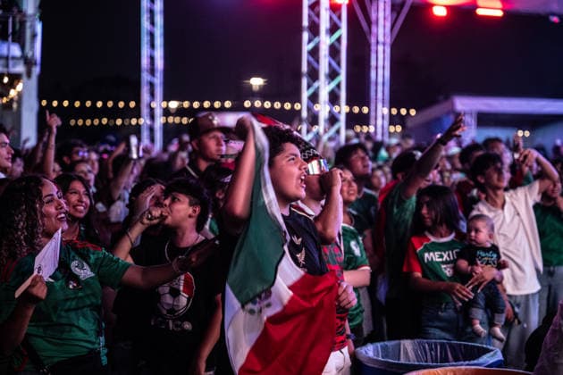 Mexican Fans Attending The Fan Festival In Houston, Texas Mexican football supporters watch the FIFA World Cup, WM, Weltmeisterschaft, Fussball 2026 Group A match between Mexico and South Korea at the FIFA Fan Zone in Houston, Texas, United States, on June 18, 2026. Houston United States  Copyright: xGiacomoxCosuax originalFilename:cosua-notitle260619_npcGZ.jpg