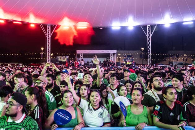 Mexican Fans Attending The Fan Festival In Houston, Texas Mexican football supporters react while watching the FIFA World Cup, WM, Weltmeisterschaft, Fussball 2026 Group A match between Mexico and South Korea at the FIFA Fan Zone in Houston, Texas, United States, on June 18, 2026. Houston United States  Copyright: xGiacomoxCosuax originalFilename:cosua-notitle260619_npqPQ.jpg