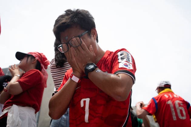 Fans watch Mexico-South Korea match on giant screens in Seoul SEOUL, SOUTH KOREA - JUNE19: Football fans wearing jerseys gather cheering on the FIFA World Cup, WM, Weltmeisterschaft, Fussball match between South Korea and Mexico as they watch the competition on massive outdoor screens at Gwanghwamun Square in Seoul, South Korea, on June 19, 2026. Hwawon Ceci Lee Anadolu Seoul South Korea. Editorial use only. Please get in touch for any other usage.  Copyright: x2026xAnadoluxHwawonxCecixLeex