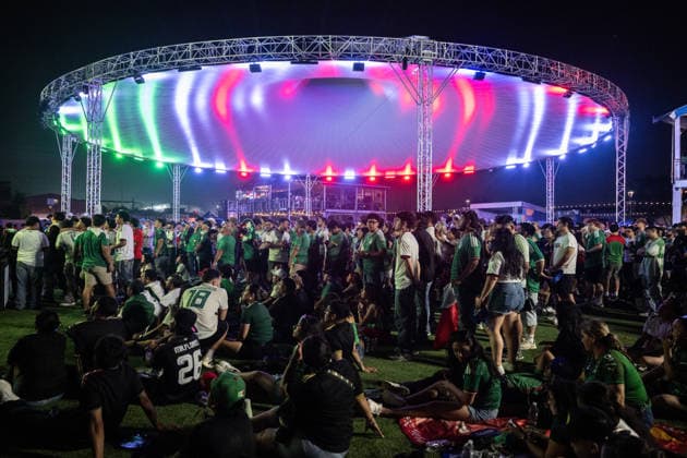 Mexican Fans Attending The Fan Festival In Houston, Texas Mexican football supporters watch the FIFA World Cup, WM, Weltmeisterschaft, Fussball 2026 Group A match between Mexico and South Korea at the FIFA Fan Zone in Houston, Texas, United States, on June 18, 2026. Houston United States  Copyright: xGiacomoxCosuax originalFilename:cosua-notitle260619_npKZL.jpg