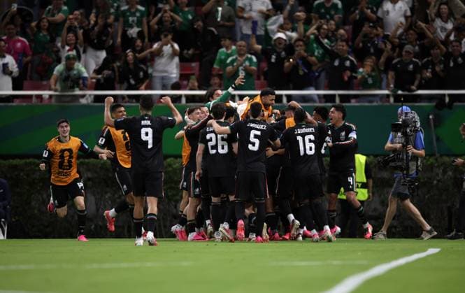 Mexico v South Korea - FIFA World Cup, WM, Weltmeisterschaft, Fussball 2026 - Group A ZAPOPAN, MEXICO - JUNE 18: Luis Romo of Mexico celebrates after scoring his team s first goal with teammates during the FIFA World Cup 2026 Group A match between Mexico and South Korea at Guadalajara Stadium on June 18, 2026 in Zapopan, Mexico. Luciano Gonzalez Anadolu Zapopan Mexico. Editorial use only. Please get in touch for any other usage.  Copyright: x2026xAnadoluxLucianoxGonzalezx