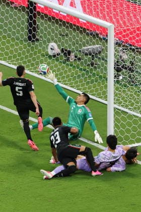 FIFA World Cup, WM, Weltmeisterschaft, Fussball 2026 - Group A - Mexico vs South Korea epaselect Mexico goalkeeper Raul Rangel makes a save as South Korea s Cho Gue-sung (2-R) attempts to score with a header during the second half of a World Cup Group A football match at Estadio Guadalajara in Zapopan, Mexico, 18 June 2026. Zapopan Mexico  Copyright: xYONHAPx